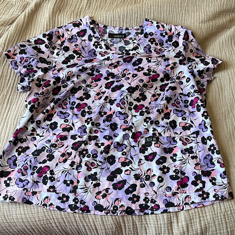 Koi basics scrub top